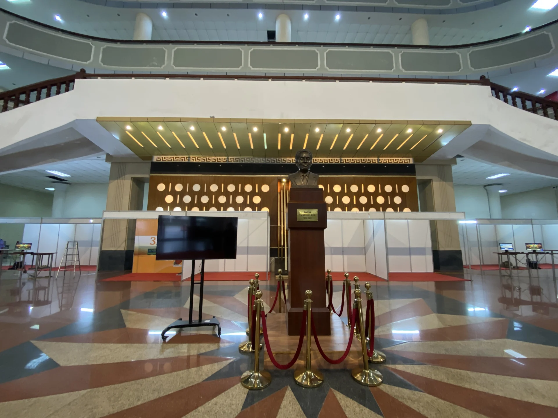 cho thuê tivi gian hàng triển lãm Thư viện Tạ Quang Bửu